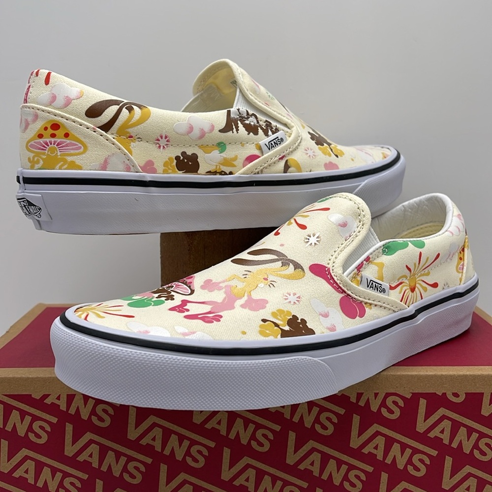 Vans WMNS  Classic Slip-On Get Outdoors Classic White 
VN000BVZFRL Sneakers - Picture 8 of 16